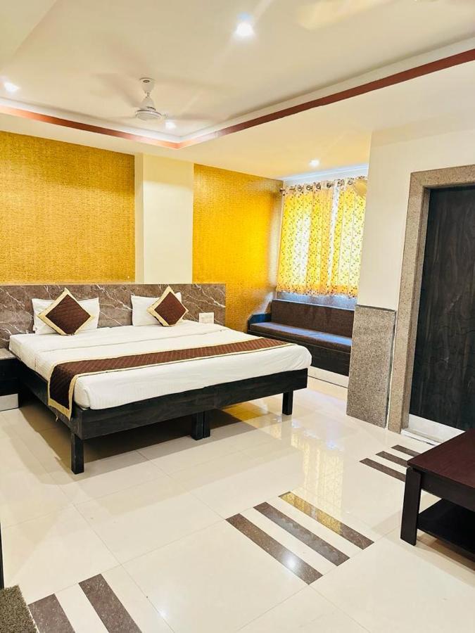 Nakshatra Hotel Bānswāra エクステリア 写真