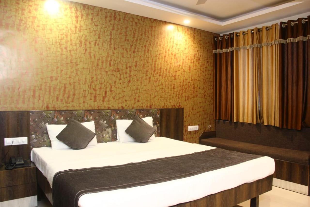 Nakshatra Hotel Bānswāra エクステリア 写真