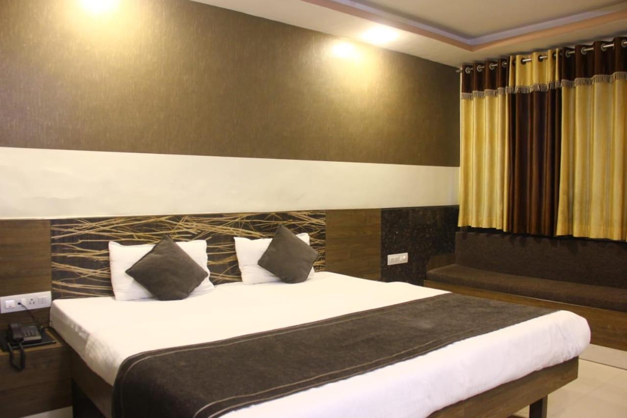 Nakshatra Hotel Bānswāra エクステリア 写真
