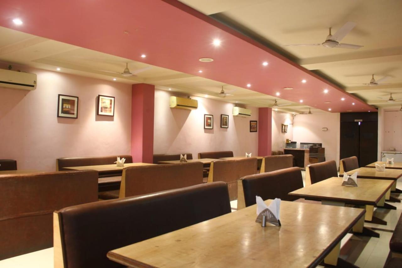 Nakshatra Hotel Bānswāra エクステリア 写真