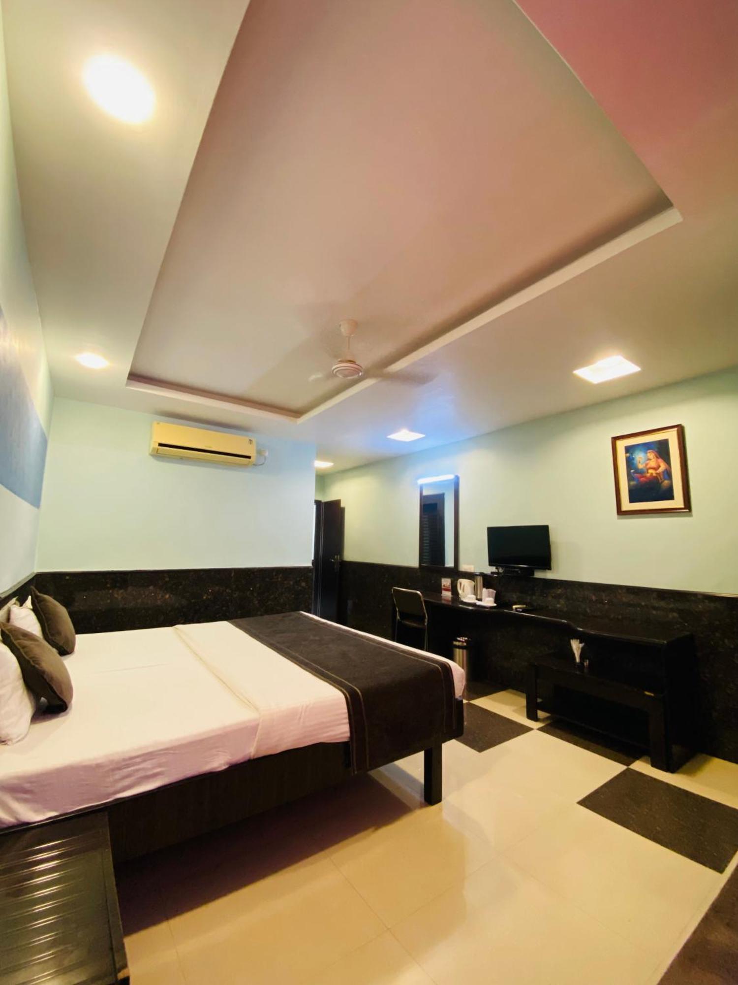 Nakshatra Hotel Bānswāra エクステリア 写真