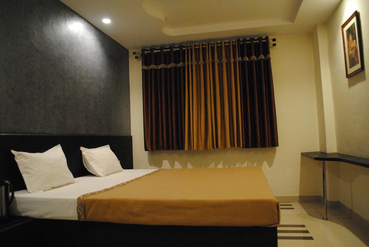 Nakshatra Hotel Bānswāra エクステリア 写真